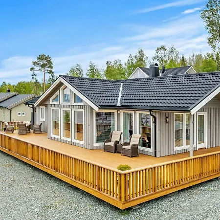 Holiday Frosta Semesterbostad Fanes